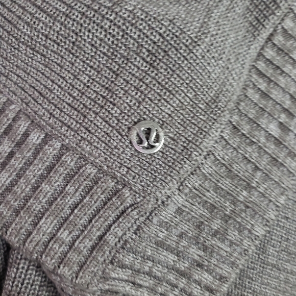 Lululemon Divinity Poncho Scarf Shawl Lunar Rock/Iced Iris - Picture 7 of 13